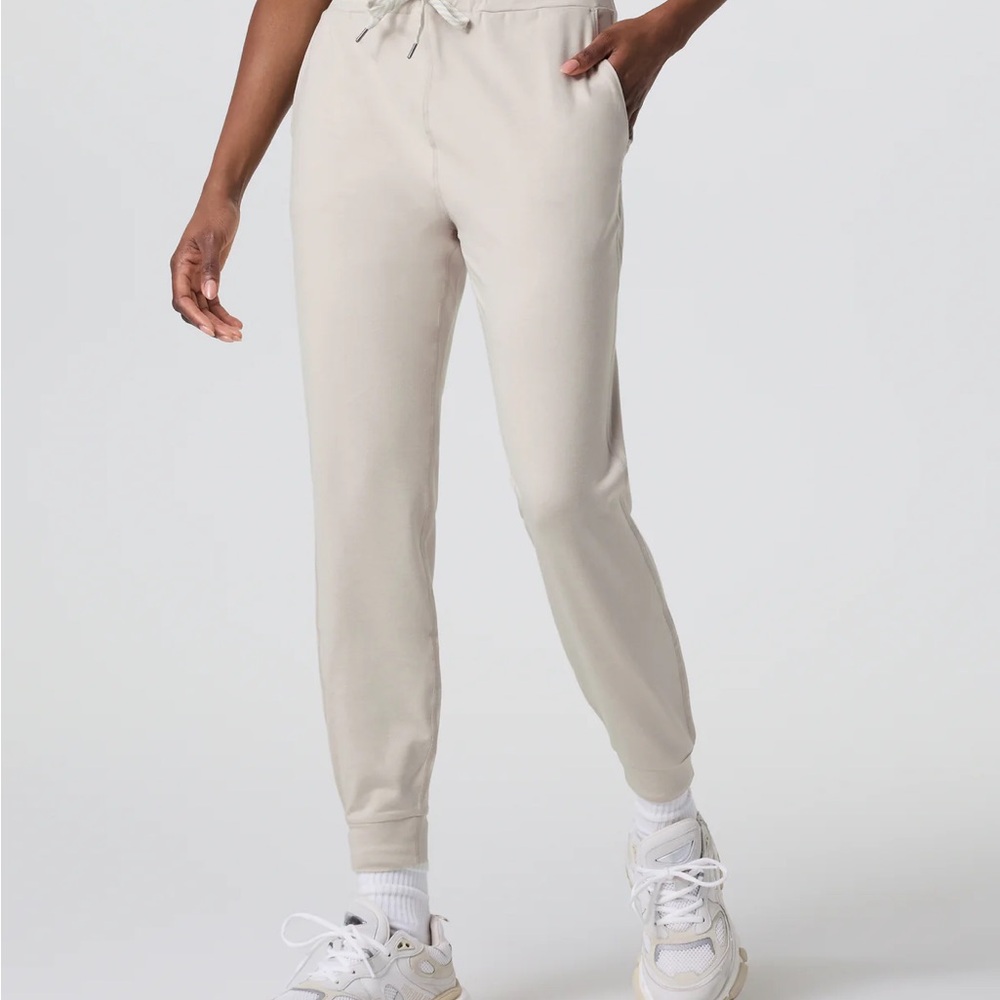 NWT Vuori Women's Performance Jogger